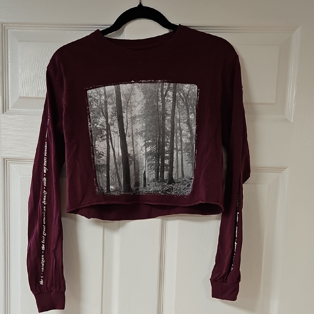 Maroon Graphic Long Sleeve Crop Top